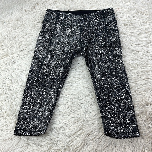 Lululemon Tight Stuff Crop II Splatter Alpine White Black - Picture 1 of 4